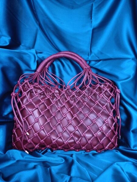 Kit composto da pochette in pelle e borsa a rete